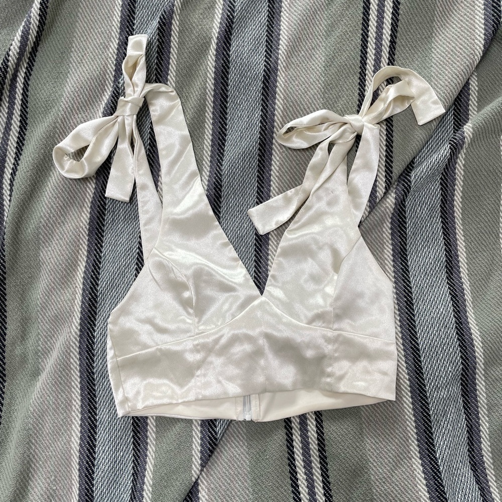 White tie shoulder silky tank top
